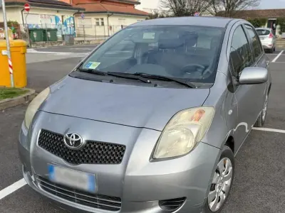Usata Toyota Yaris 69 CV (50 kW) 2006 Grigio Berlina
