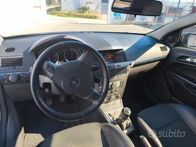 Usata Opel Astra GTC 101 CV (74 kW) 2005 Grigio Coupé