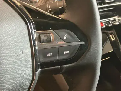 Usata Peugeot 2008 Allure 102 CV (75 kW) 2022 Grigio scuro SUV