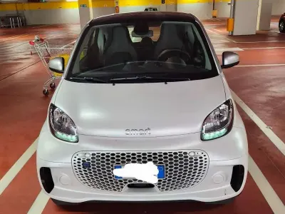 Usata Smart ForTwo Coupé Pure 41 kW (56 CV) 2023 Bianco Utilitaria