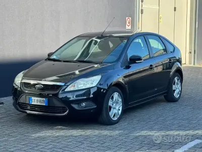 Käytetty Ford Focus Titanium 109 HP (80 kW) 2009 Musta Sedan