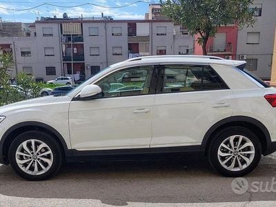 Usata VW T-Roc Style 110 CV (80 kW) 2024 Bianco SUV