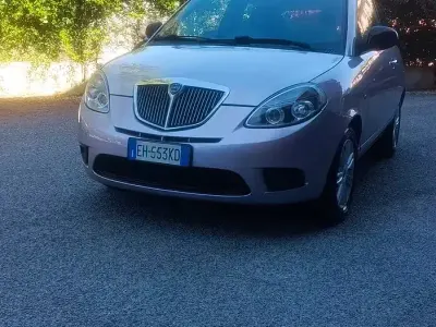Usata Lancia Ypsilon 75 CV (55 kW) 2011 Utilitaria