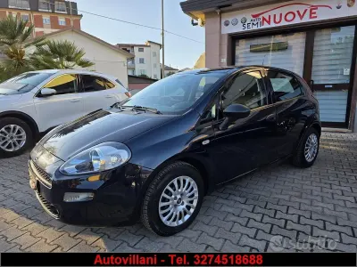 Usado Fiat Punto Street 95 CV (69 kW) 2018 Azul Utilitario