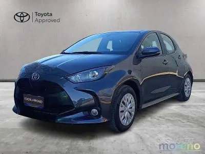 Occasion Toyota Yaris Hybrid Active 2023 Grijs Sedan