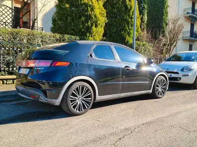 Usata Honda Civic 83 CV (61 kW) 2009 Nero Berlina
