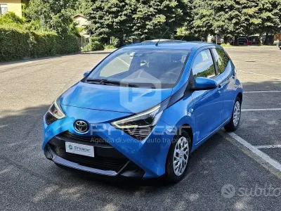 Usata Toyota Aygo Connect Style 72 CV (52 kW) 2019 Bluazzurro Utilitaria