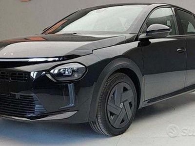 Nuova Lancia Ypsilon 2025 Nero Utilitaria