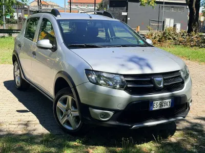 Usata Dacia Sandero Prestige 90 CV (66 kW) 2013 Argento Berlina