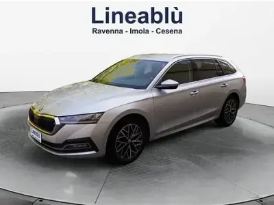 Usata Skoda Octavia Ambition 116 CV (85 kW) 2023 Grigio metalizzato chiaro Station wagon