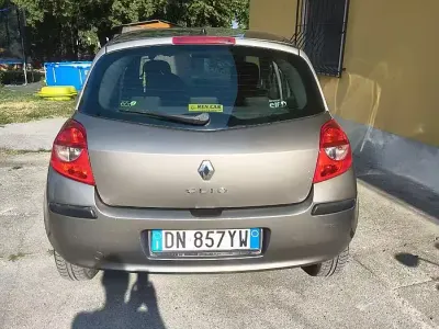 Usata Renault Clio II 75 CV (55 kW) 2008 Marrone Berlina