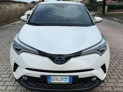 Usata Toyota C-HR Trend 122 CV (89 kW) 2019 Bianco SUV