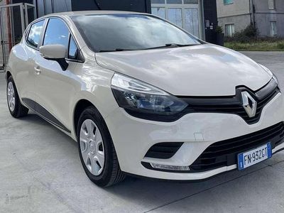 Usata Renault Clio IV Zen 75 CV (55 kW) 2017 Beige Berlina