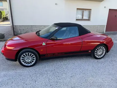 Usata Alfa Romeo Spider 150 CV (110 kW) 1996 Rosso Cabrio