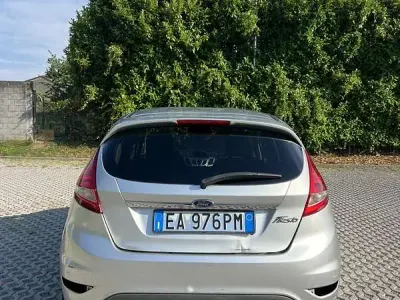 Usata Ford Fiesta 97 CV (71 kW) 2010 Berlina