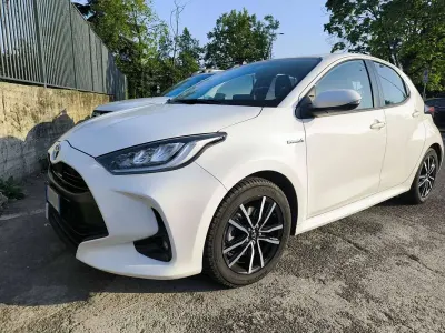 Usata Toyota Yaris Hybrid Trend 116 CV (85 kW) 2021 Bianco Berlina