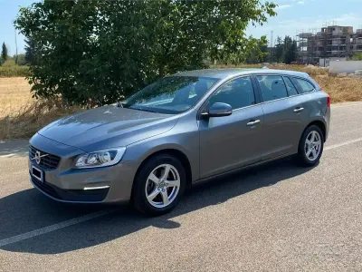 Usata Volvo V60 Momentum 120 CV (88 kW) 2017 Grigio Station wagon