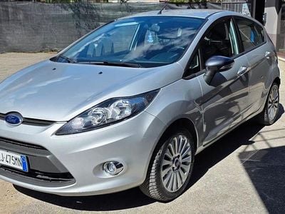 Usata Ford Fiesta Business Edition 82 CV (60 kW) 2011 Argento Utilitaria