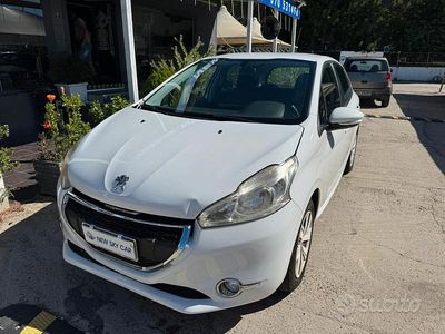 Bianco Usata 2014 Peugeot 208 Active Utilitaria | 6500 € (Buon prezzo)