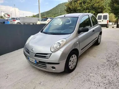 Usata Nissan Micra Visia 65 CV (47 kW) 2005 Grigio chiaro Berlina