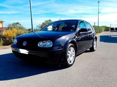 Usata VW Golf IV Highline 101 CV (74 kW) 2000 Nero Berlina