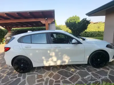 Usata BMW 116 Advantage 116 CV (85 kW) 2021 Bianco Utilitaria