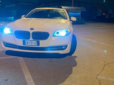 Begagnad BMW 525 218 HK (160 kW) 2011 Vit Kombi