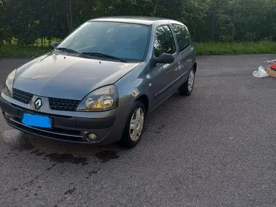 Usata Renault Clio 58 CV (42 kW) 2003 Grigio Utilitaria