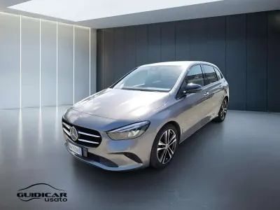 Usata Mercedes B180 136 CV (100 kW) 2019 Grigio montagna Utilitaria