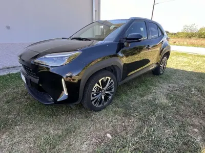 Usata Toyota Yaris Cross Lounge 92 CV (67 kW) 2022 Nero SUV