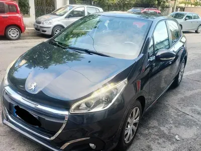 Usata Peugeot 208 Allure 75 CV (55 kW) 2016 Bluazzurro Utilitaria