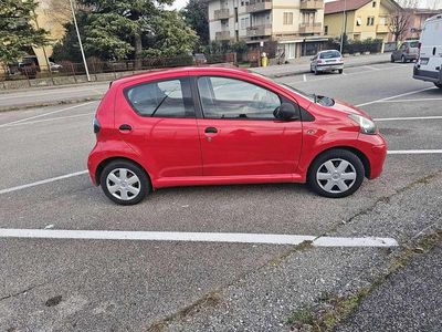 Usata Toyota Aygo Sol 68 CV (50 kW) 2009 Rosso Utilitaria