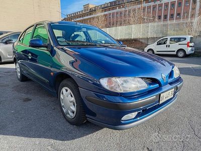 Usata Renault Mégane 90 CV (66 kW) 1997 Blu Berlina