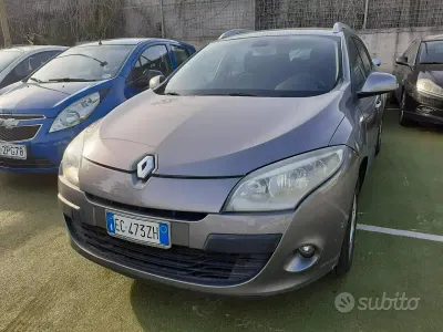Usata Renault Mégane III Dynamique 110 CV (80 kW) 2010 Beige Berlina