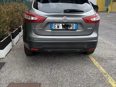 Usata Nissan Qashqai Acenta Premium 110 CV (80 kW) 2014 Grigio SUV