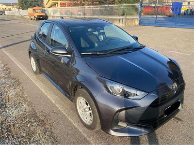 Usata Toyota Yaris Hybrid Active 92 CV (67 kW) 2025 Grigio Berlina