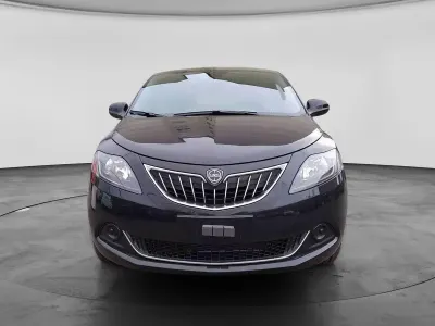 Usata Lancia Ypsilon Silver 70 CV (51 kW) 2023 Nero Utilitaria