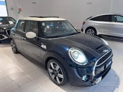 Begagnad Mini Cooper S 2019 Svart Halvkombi