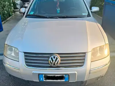 Usata VW Passat 130 CV (95 kW) 2001 Grigio Berlina