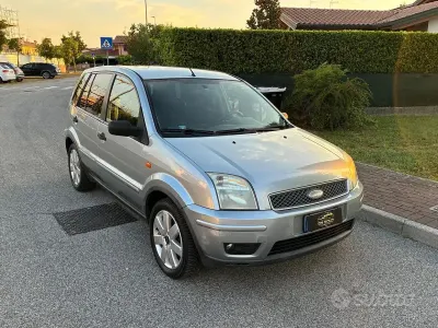 Usata Ford Fusion 68 CV (50 kW) 2005 Grigio Utilitaria