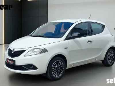 Usata Lancia Ypsilon Gold 69 CV (50 kW) 2020 Bianco Utilitaria