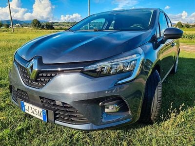 Usata Renault Clio V Business 101 CV (74 kW) 2022 Grigio Berlina