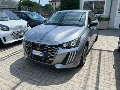 Usata Peugeot 208 Allure 102 CV (75 kW) 2025 Grigio Utilitaria
