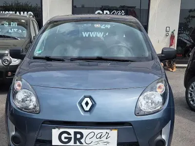 Usado Renault Twingo Dynamique 75 CV (55 kW) 2010 Gris Utilitario