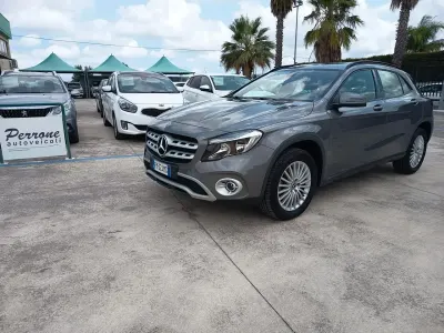 Usata Mercedes GLA200 Business 136 CV (100 kW) 2017 Argento SUV