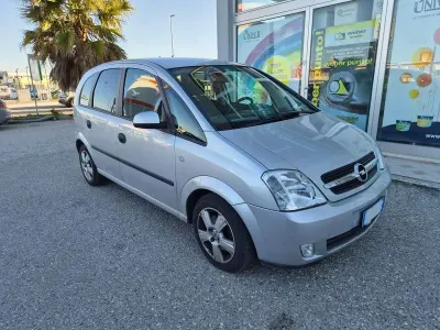 Usata Opel Meriva 75 CV (55 kW) 2005 Argento Monovolume