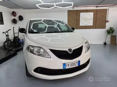 Usata Lancia Ypsilon Gold 69 CV (50 kW) 2018 Bianco Utilitaria
