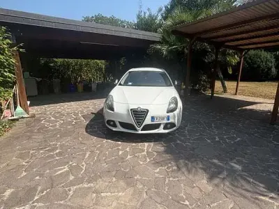 Usata Alfa Romeo Giulietta Exclusive 140 CV (102 kW) 2014 Bianco Utilitaria