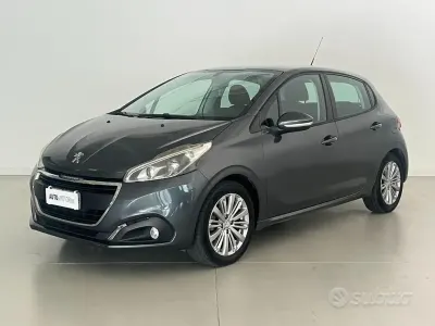 Usata Peugeot 208 Active 82 CV (60 kW) 2015 Grigio Utilitaria