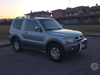 Usata Mitsubishi Pajero 160 CV (117 kW) 2004 Grigio SUV